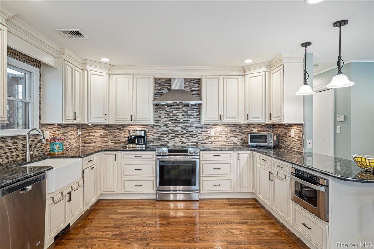 18 Robert Drive, Huntington, NY 11743