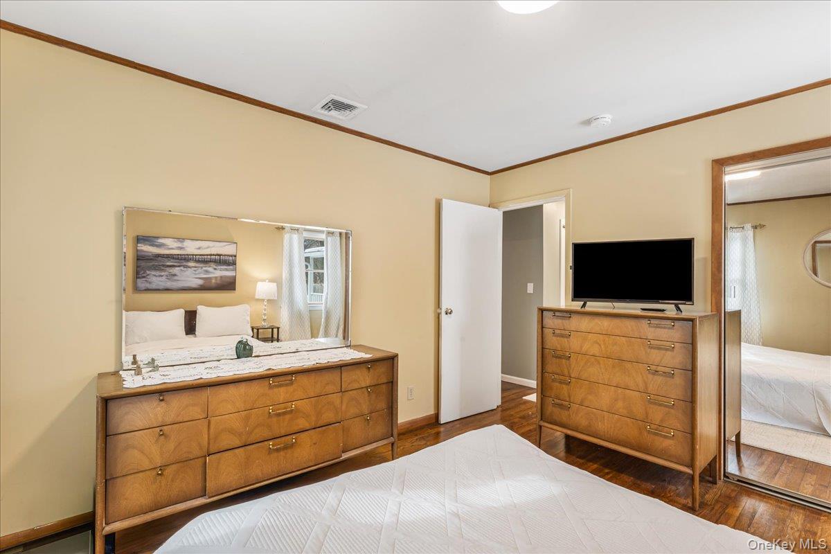 18 Robert Drive, Huntington, NY 11743