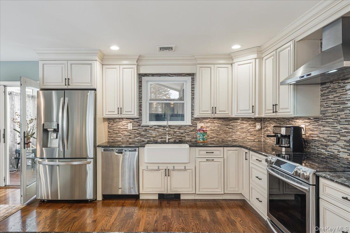 18 Robert Drive, Huntington, NY 11743