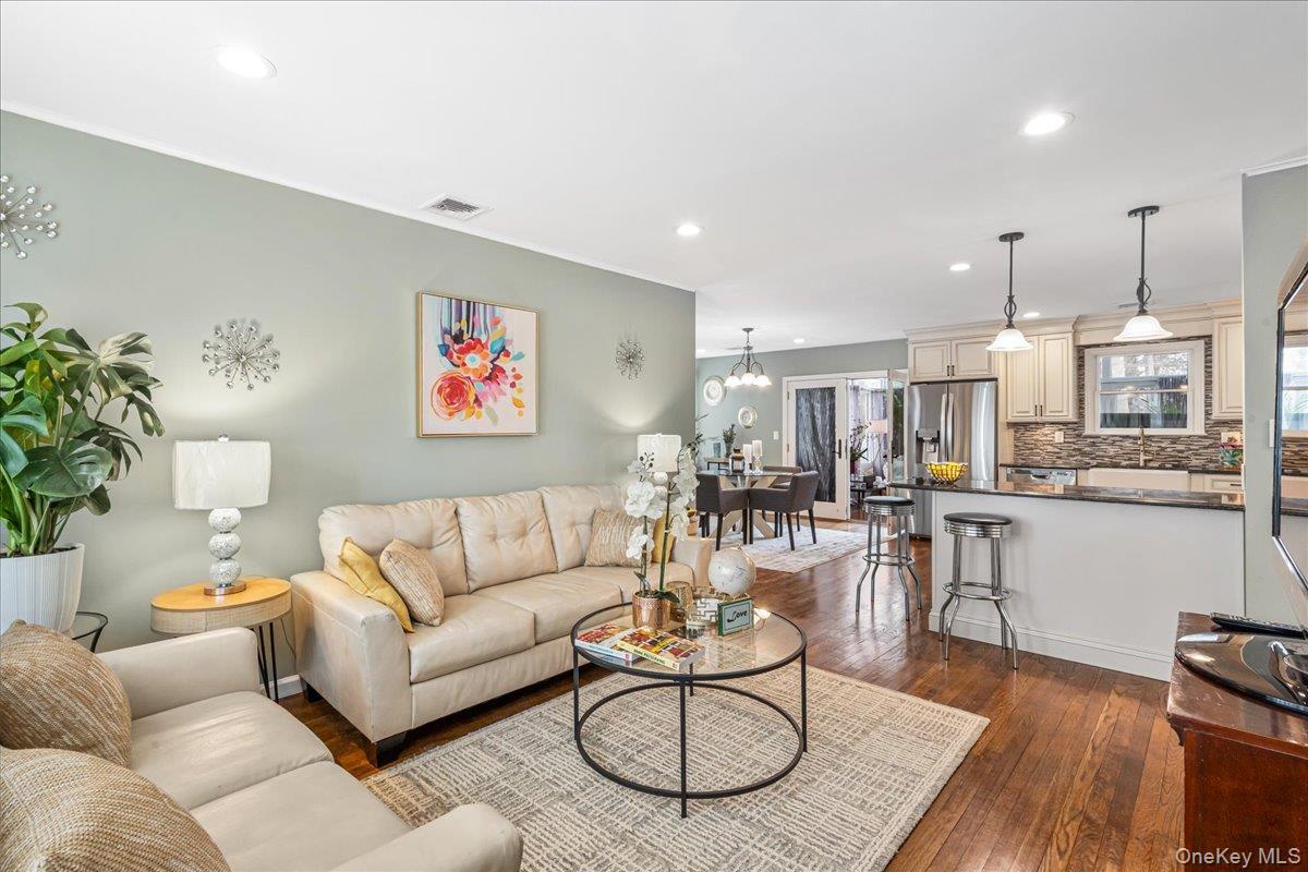 18 Robert Drive, Huntington, NY 11743