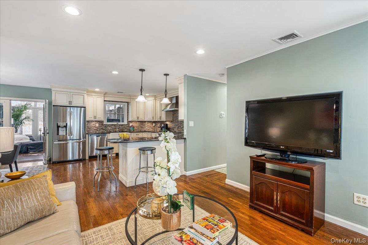 18 Robert Drive, Huntington, NY 11743