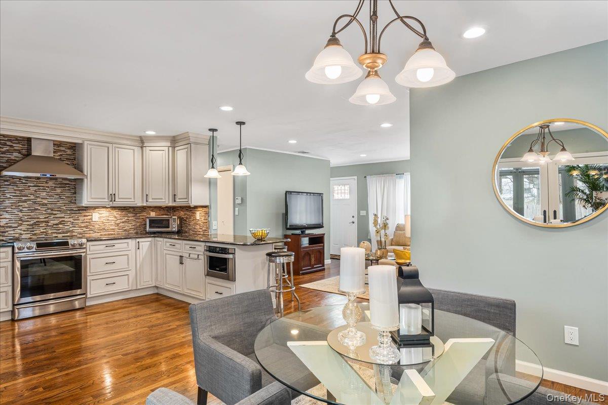 18 Robert Drive, Huntington, NY 11743