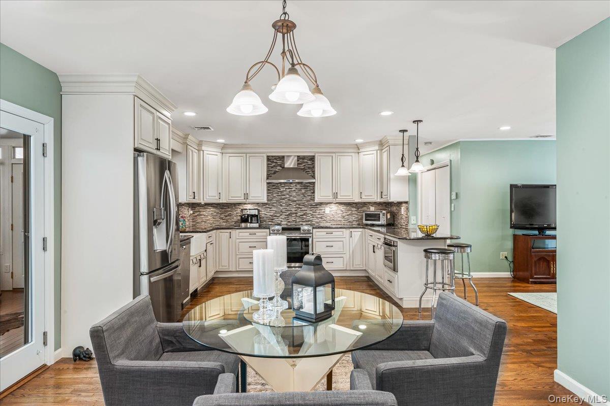 18 Robert Drive, Huntington, NY 11743