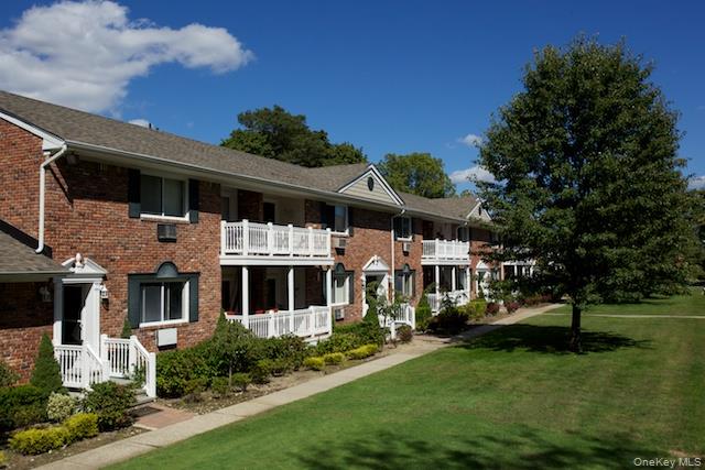 16 Garfield Avenue # 30-C, Sayville, NY 11782