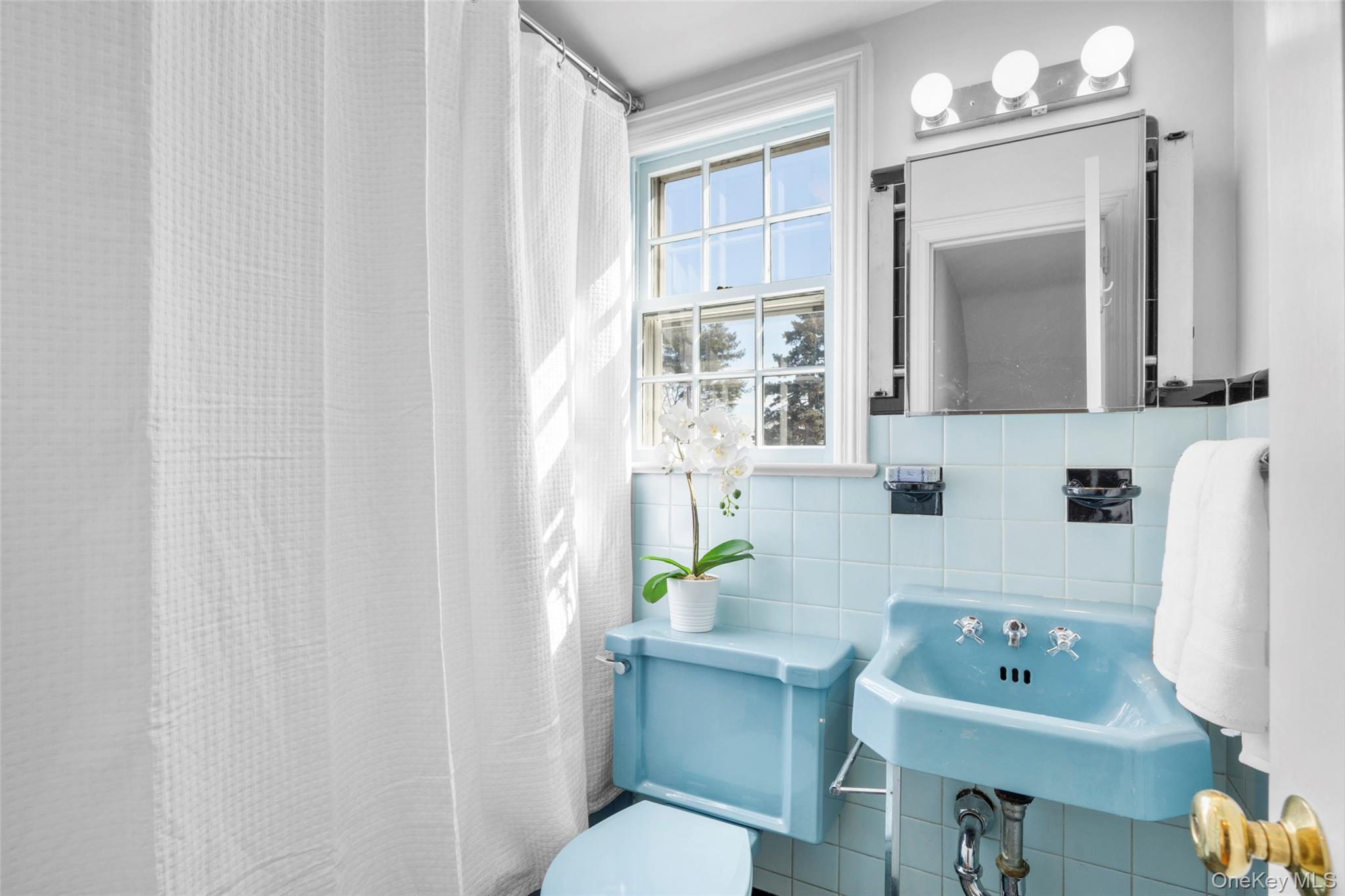 35 Byron Lane, Larchmont, NY 10538