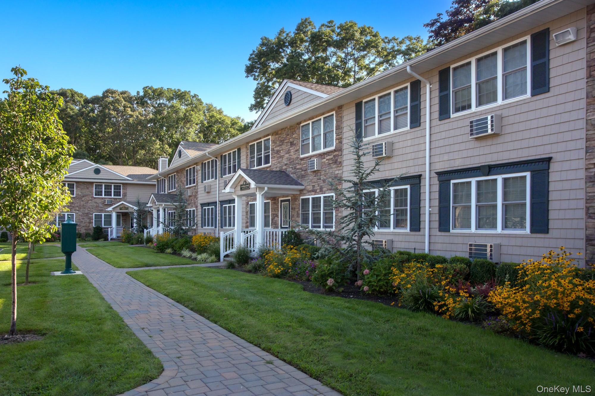 164 Rollstone Avenue # 01, West Sayville, NY 11796