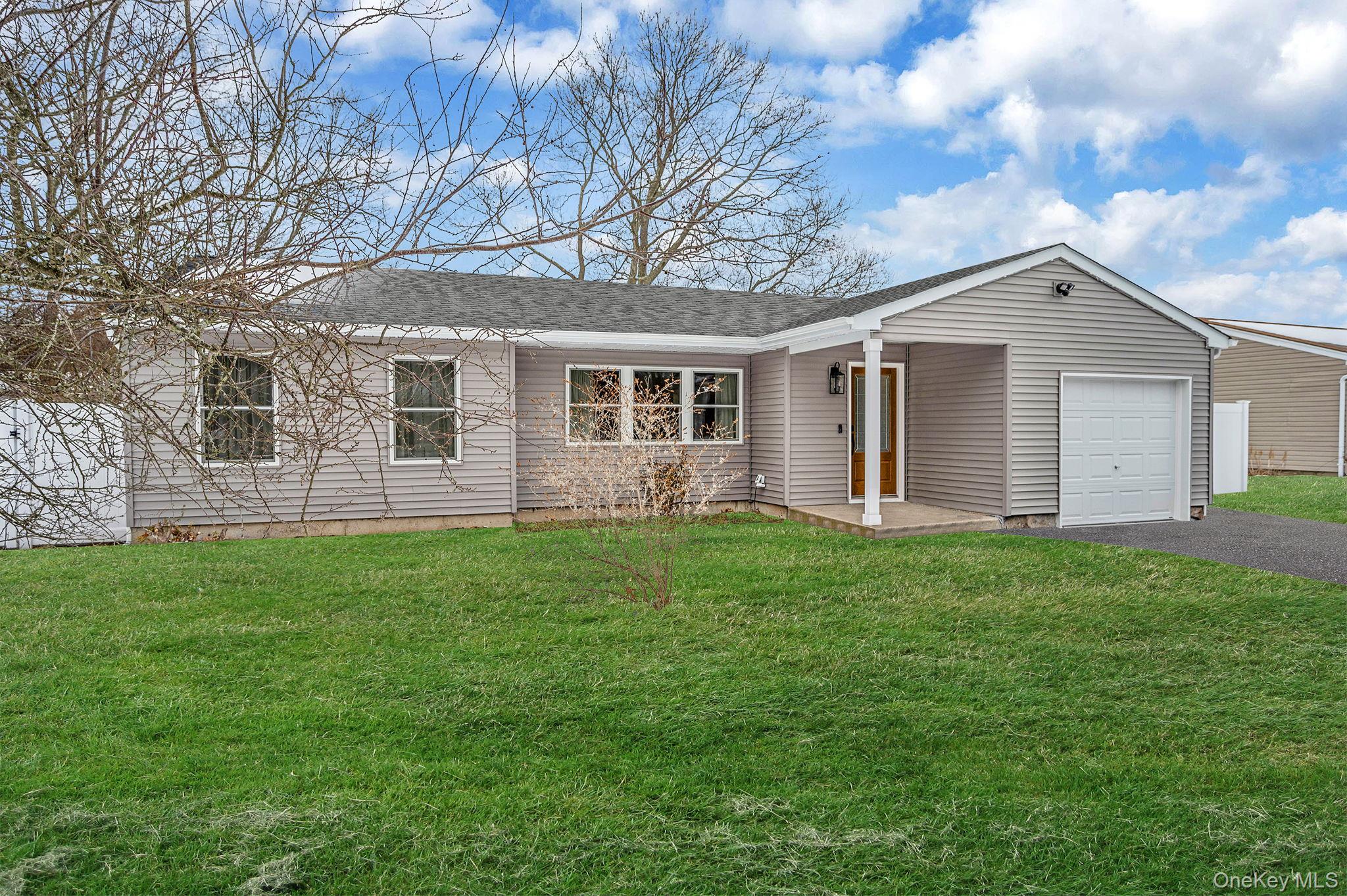 33 Loughlin Drive, Shirley, NY 11967