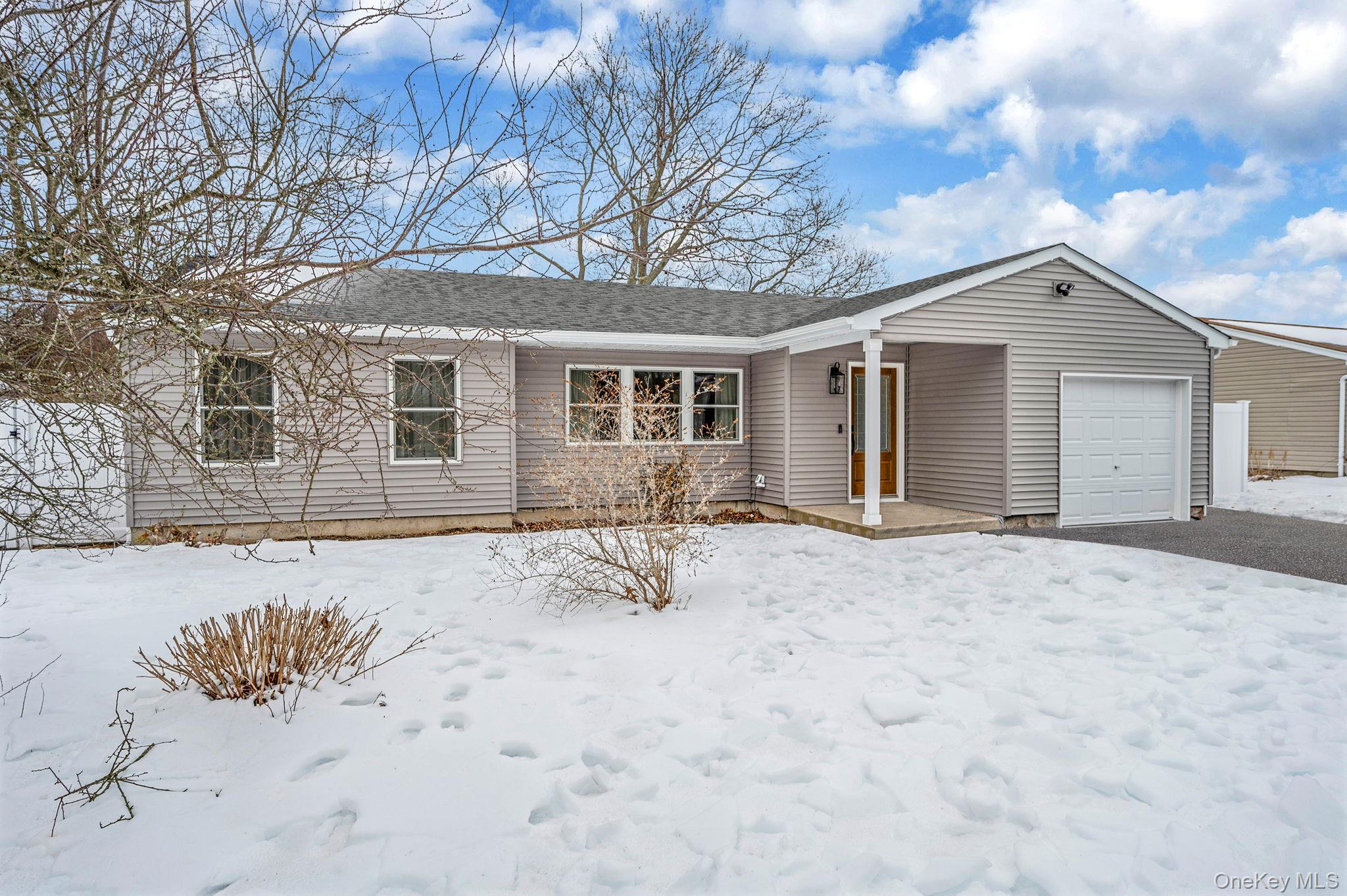 33 Loughlin Drive, Shirley, NY 11967