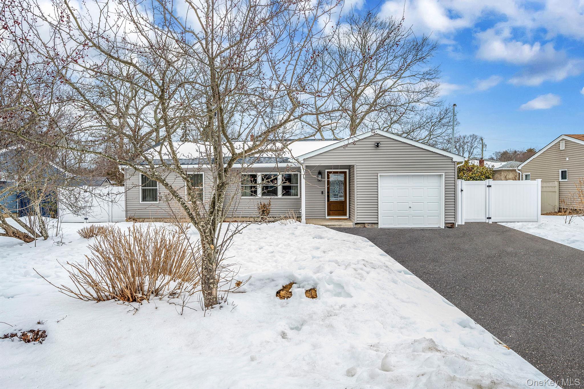 33 Loughlin Drive, Shirley, NY 11967