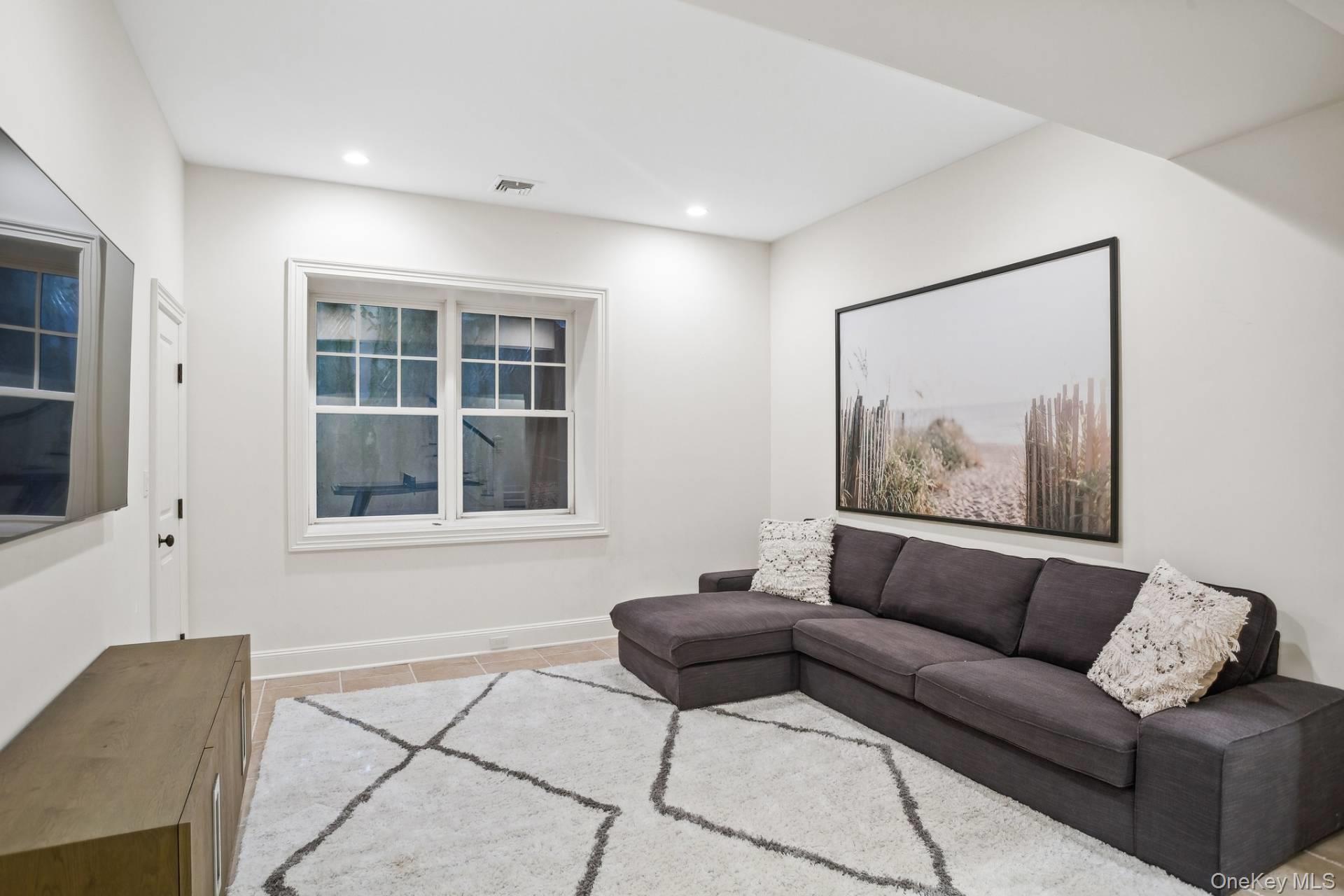 110 Straight Path, Southampton, NY 11968