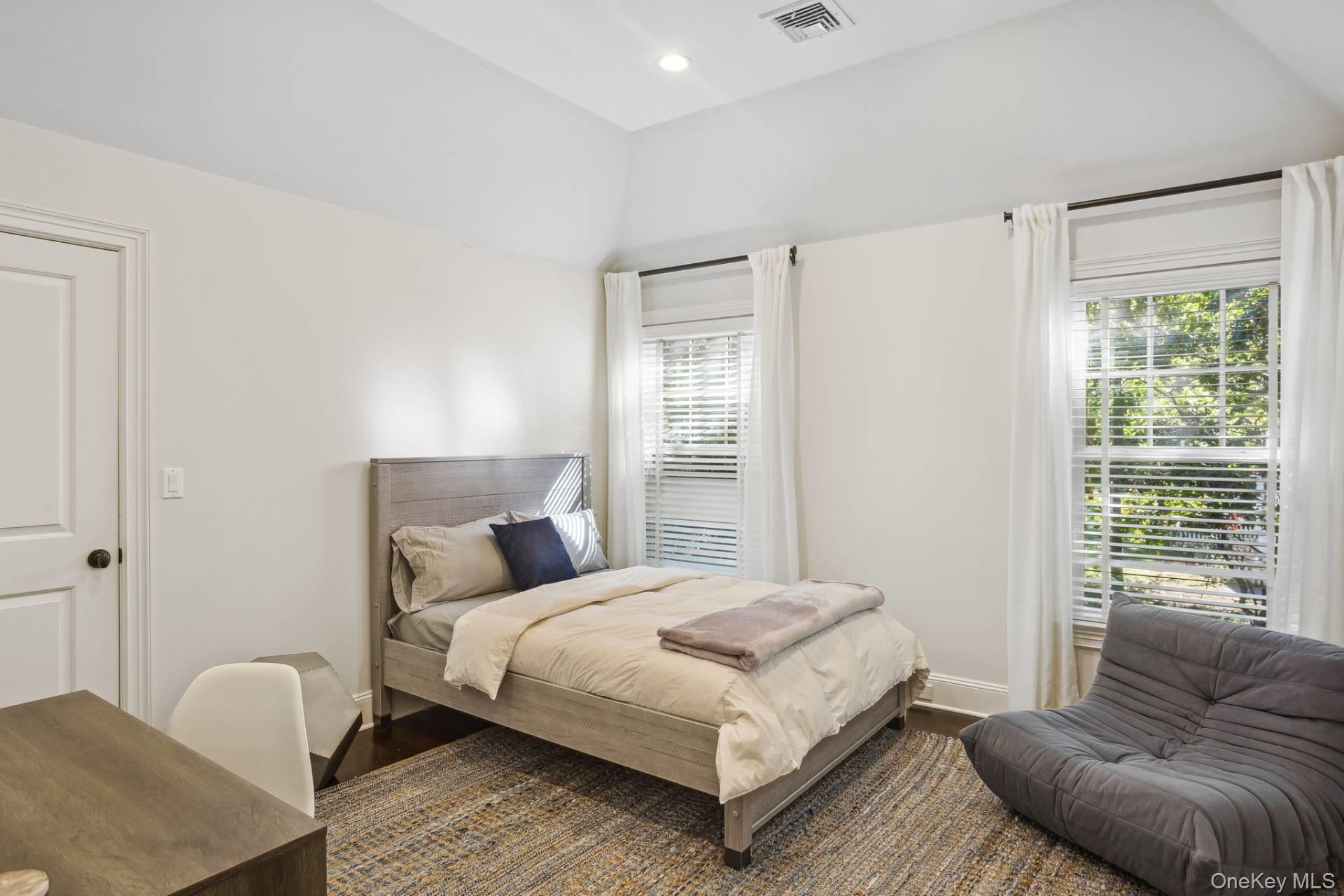 110 Straight Path, Southampton, NY 11968