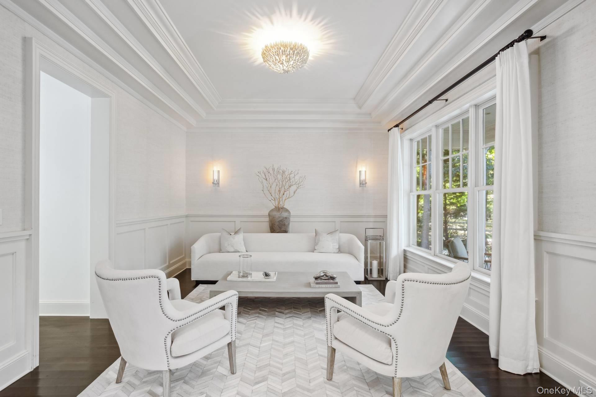 110 Straight Path, Southampton, NY 11968