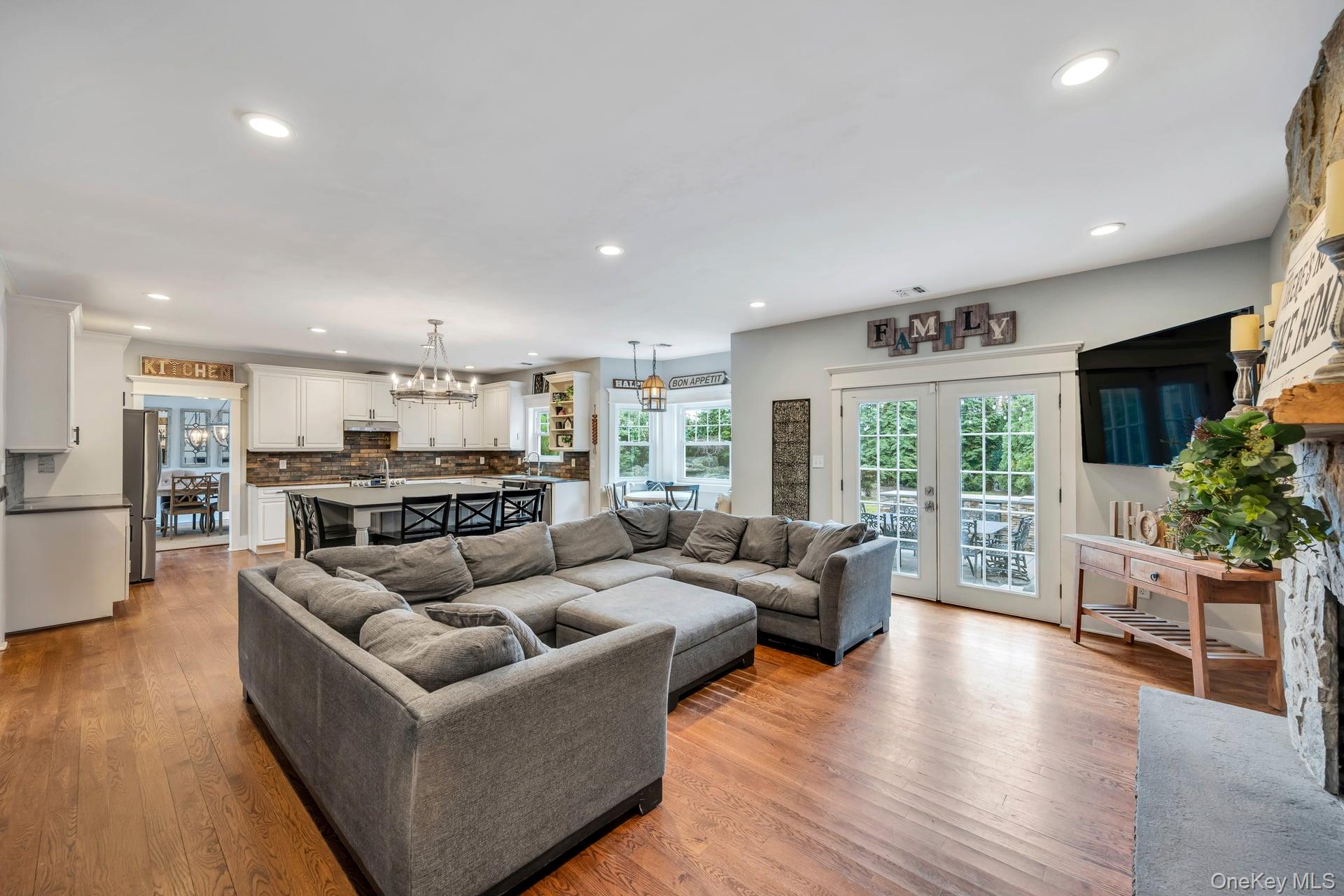 40 Arbor Field Way, Lake Grove, NY 11755