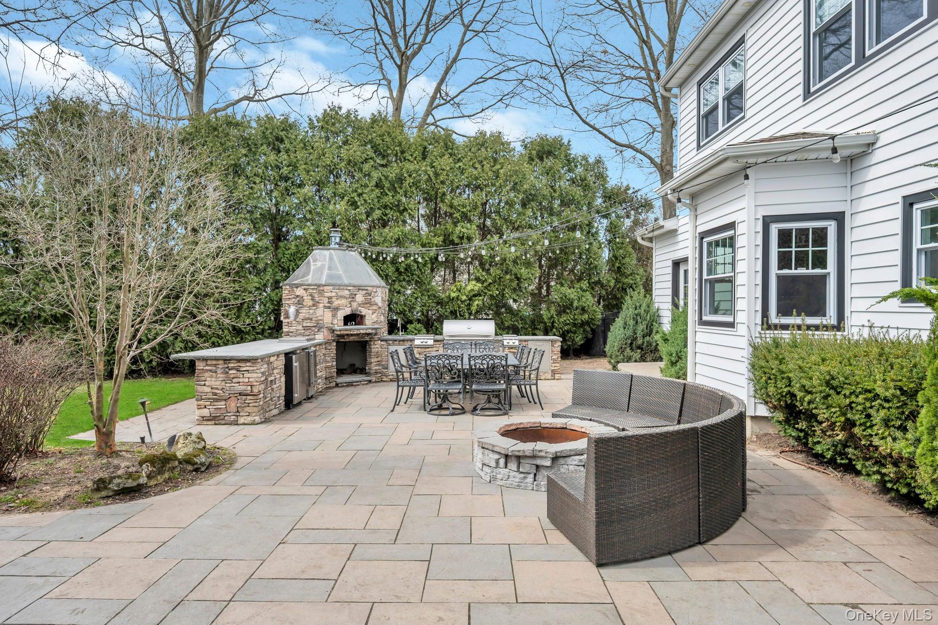 40 Arbor Field Way, Lake Grove, NY 11755