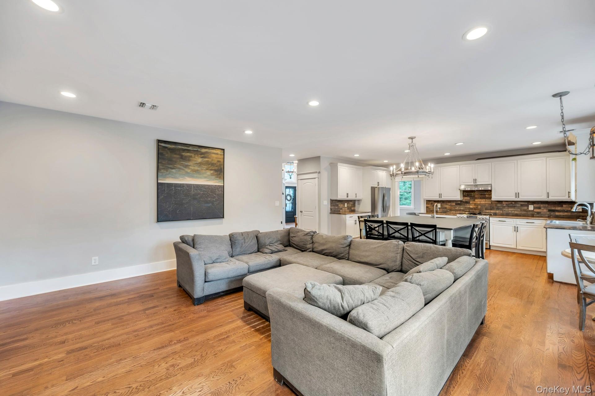 40 Arbor Field Way, Lake Grove, NY 11755