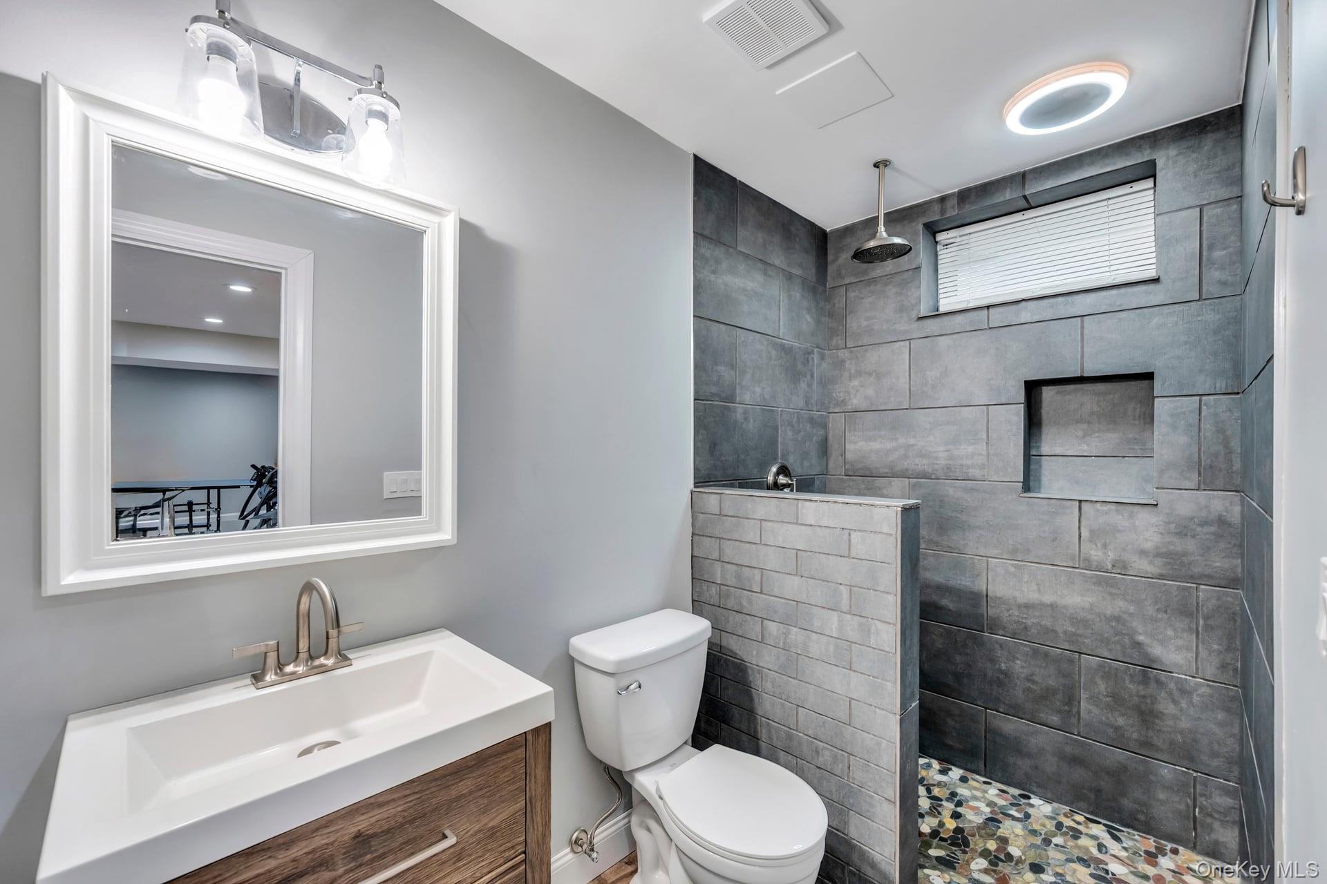 40 Arbor Field Way, Lake Grove, NY 11755