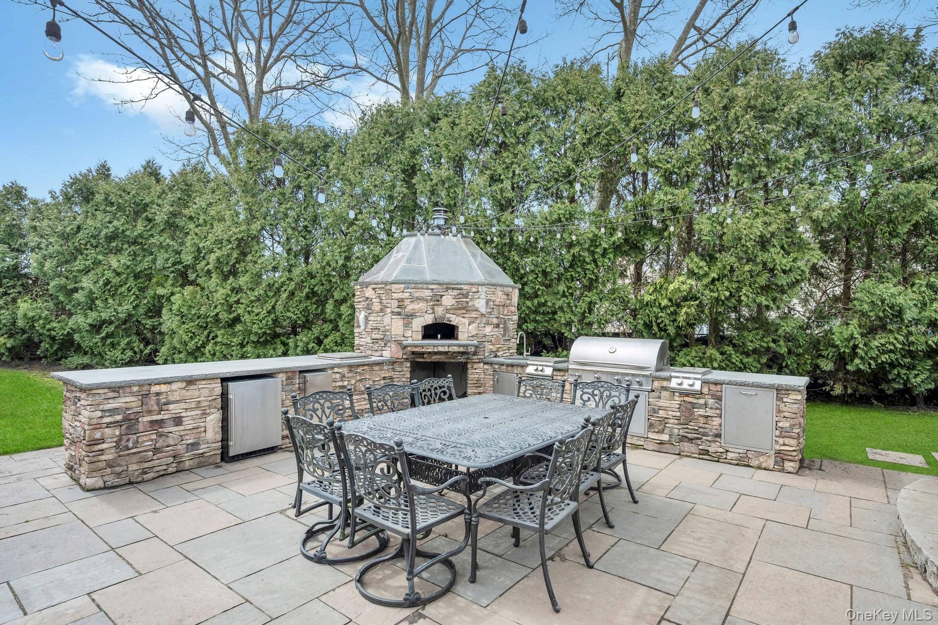 40 Arbor Field Way, Lake Grove, NY 11755