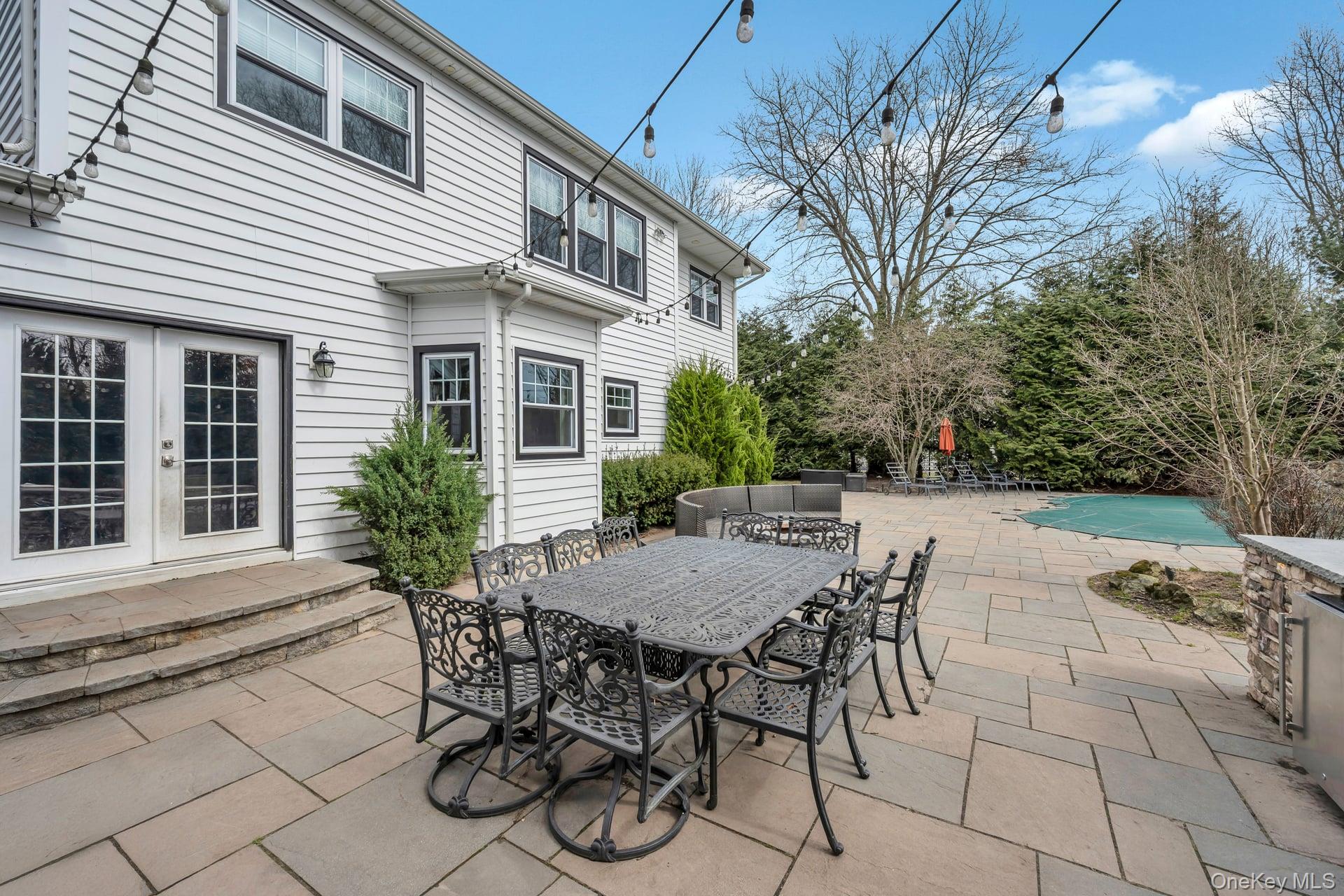 40 Arbor Field Way, Lake Grove, NY 11755