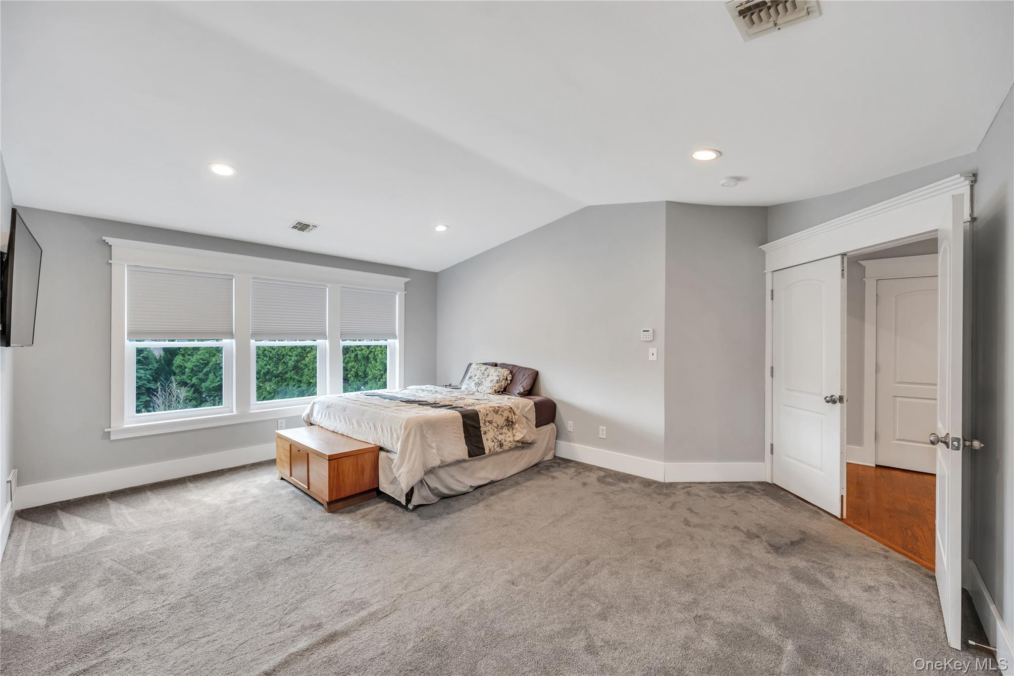 40 Arbor Field Way, Lake Grove, NY 11755