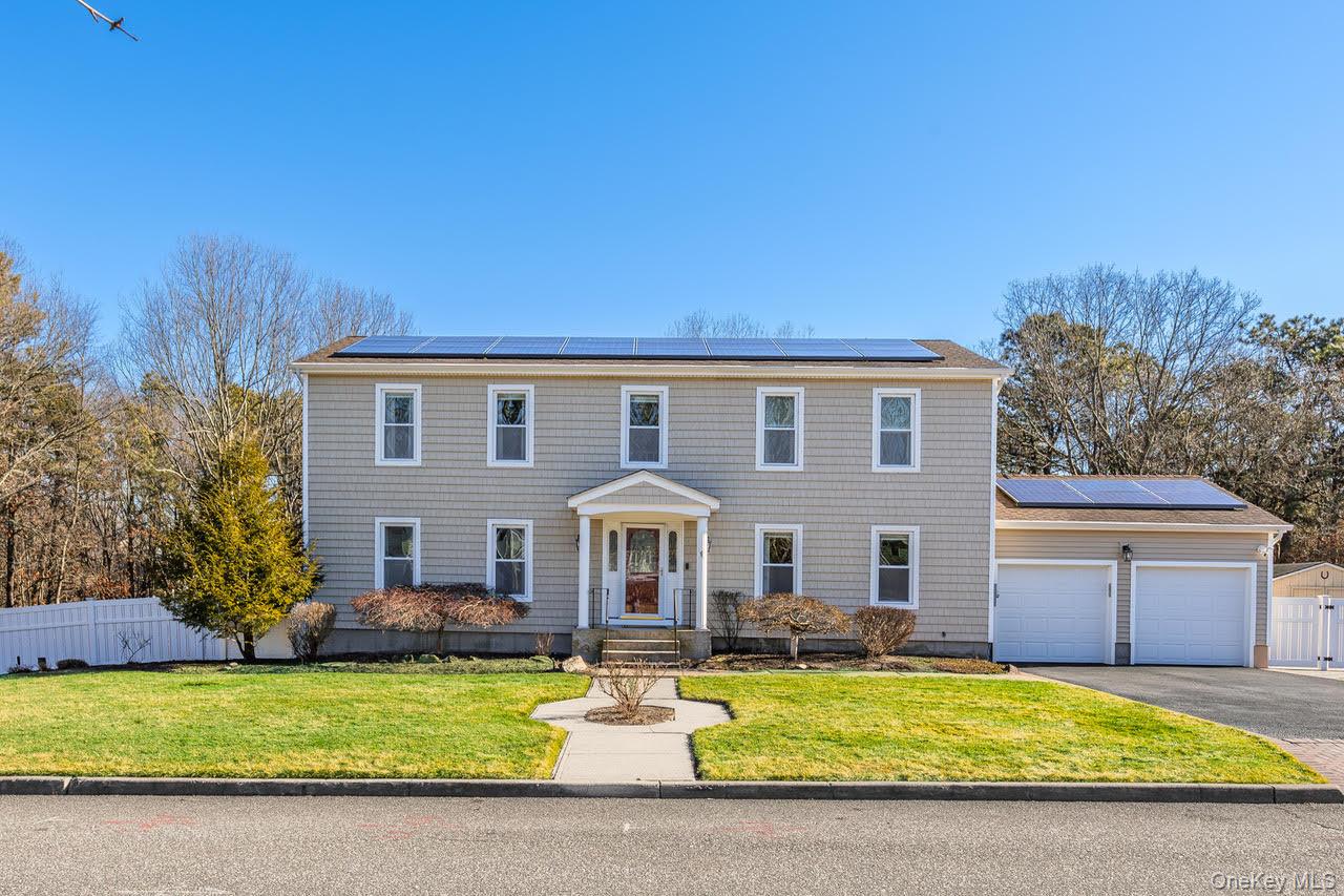 123 9th Avenue, Holtsville, NY 11742