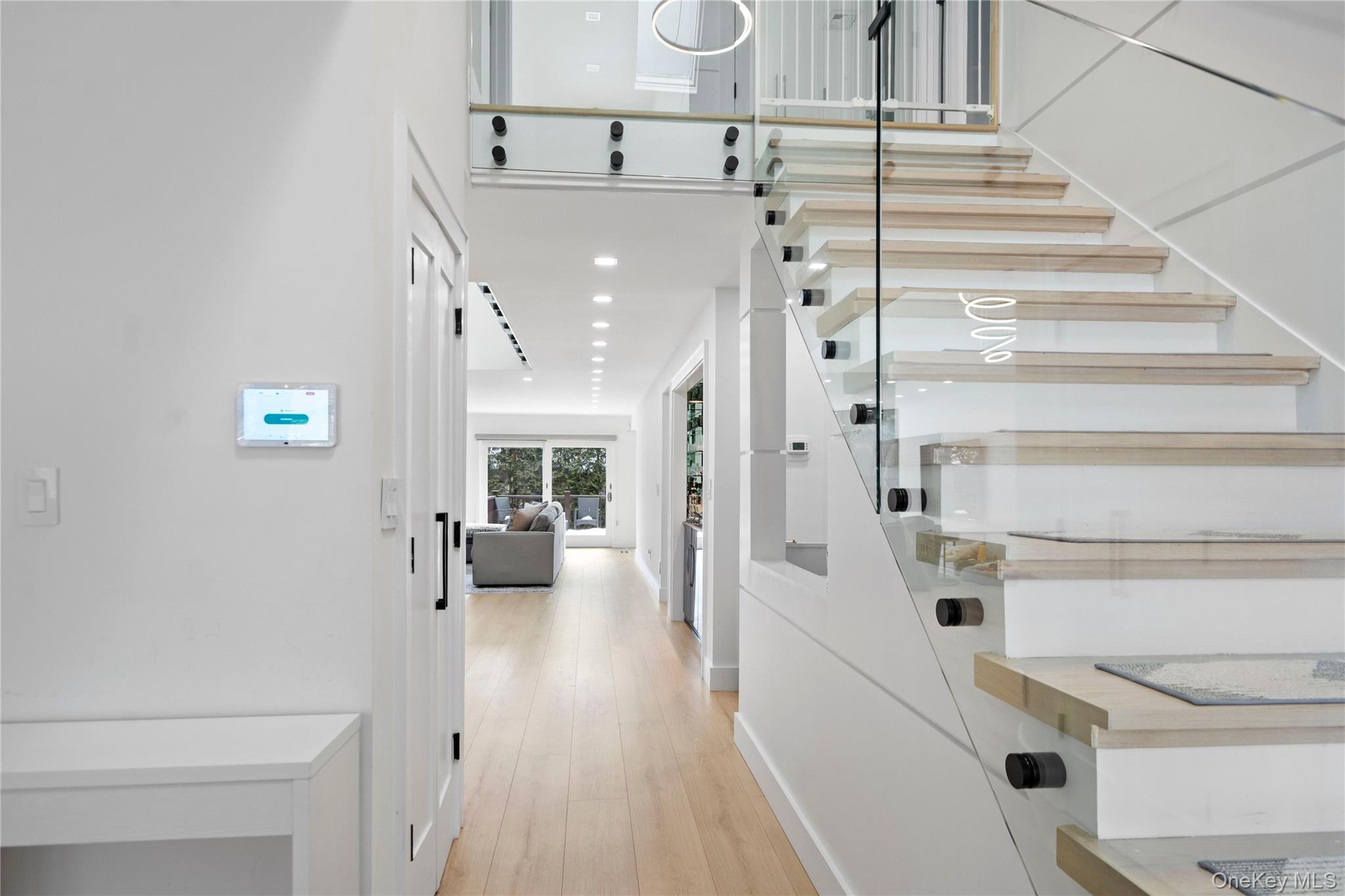 16 Pony Circle, Roslyn Heights, NY 11577