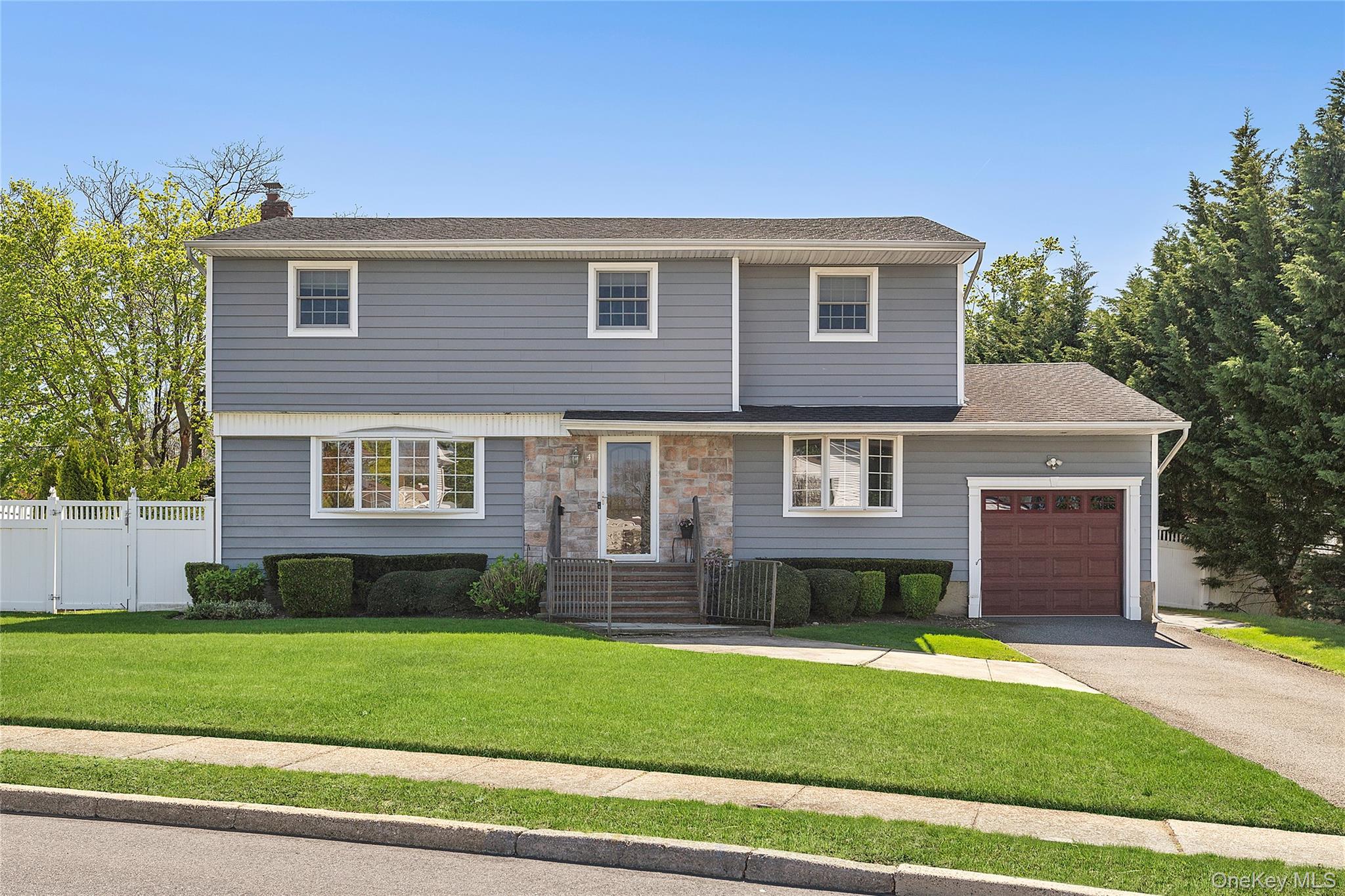 41 Evelyn Drive, Bethpage, NY 11714