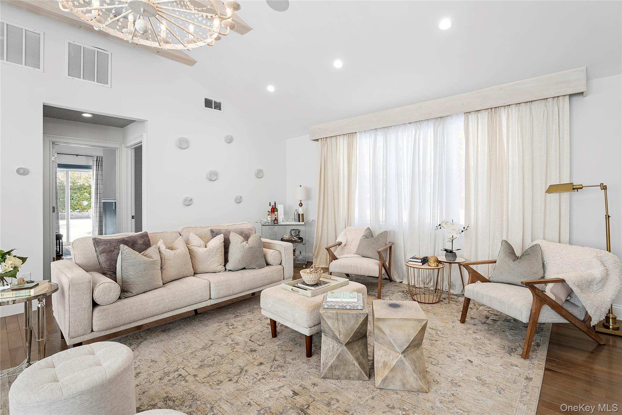 11 Huckleberry Lane E, Hampton Bays, NY 11946