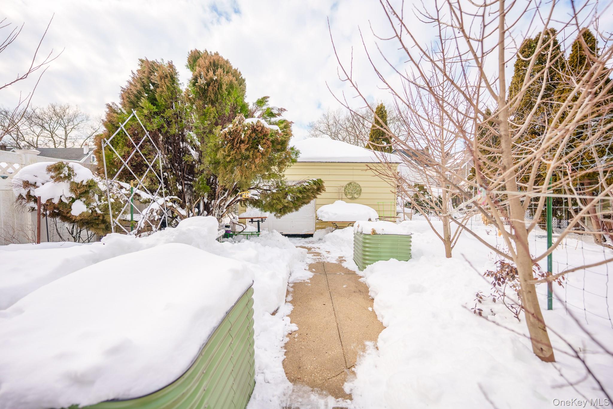 52 Park Avenue, Williston Park, NY 11596