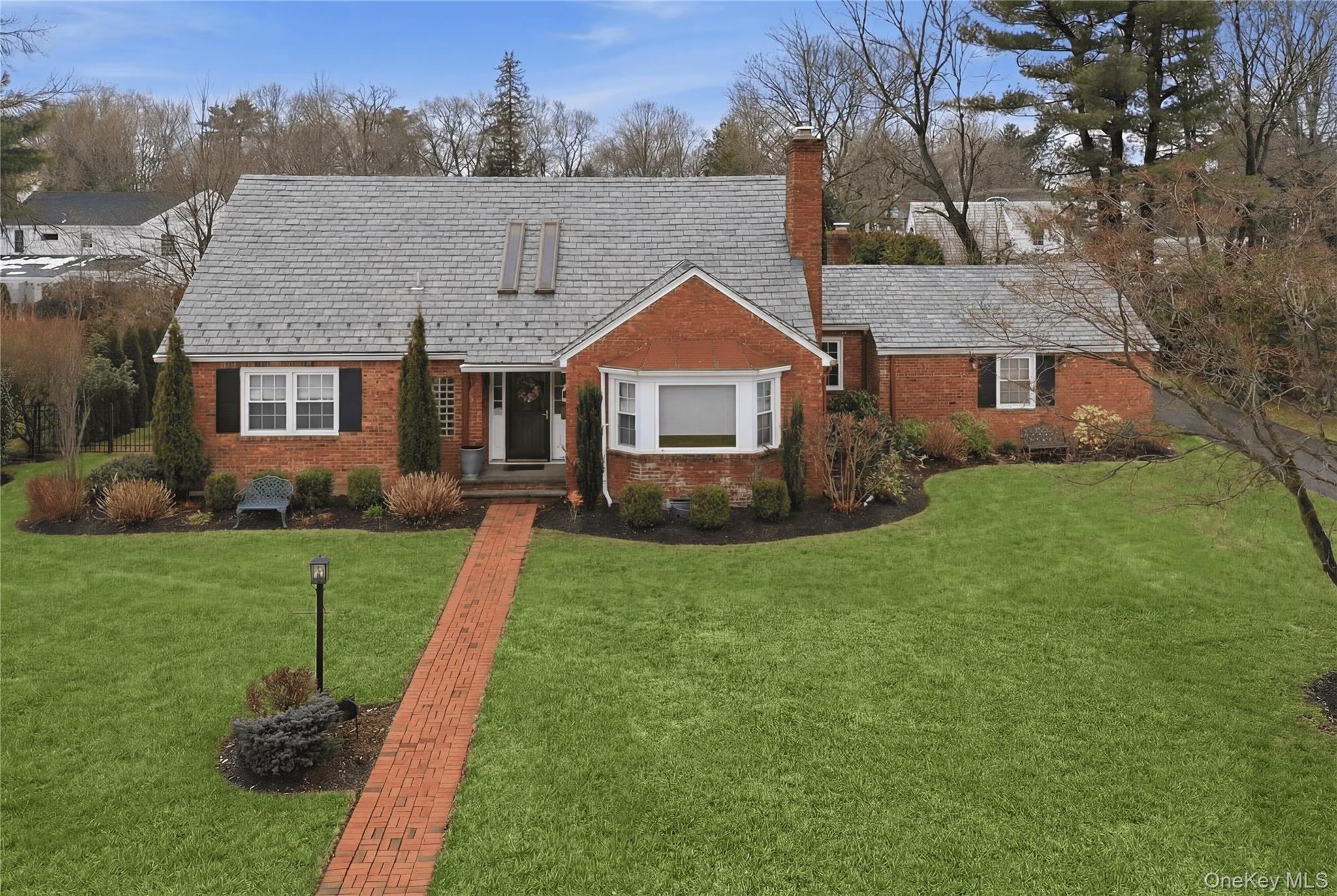 5 Glenwood Lane, East Hills, NY 11577