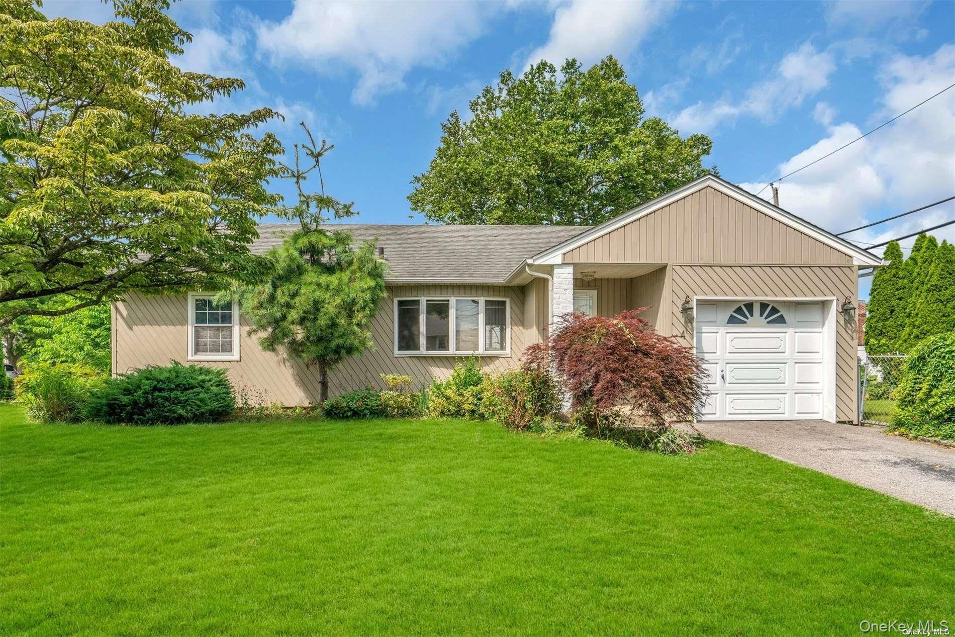 4 Cheshire Road, Bethpage, NY 11714