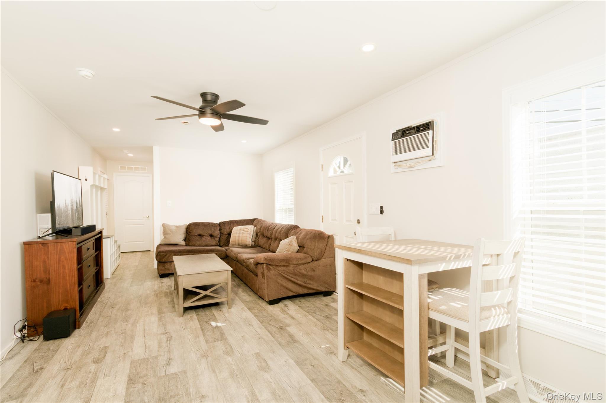 150 #4 Main Street, Islip, NY 11751