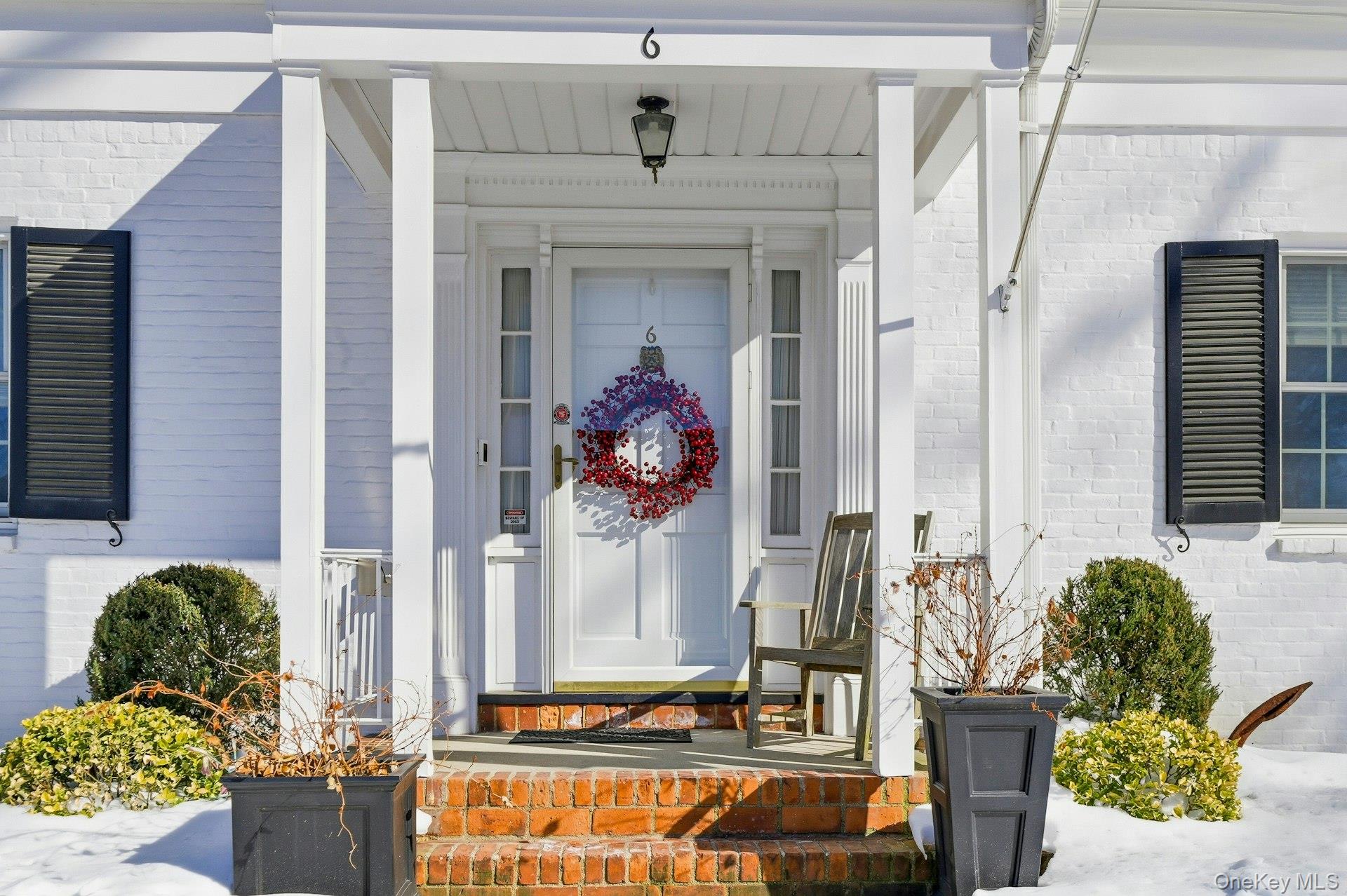 6 Beverly Parkway, Freeport, NY 11520