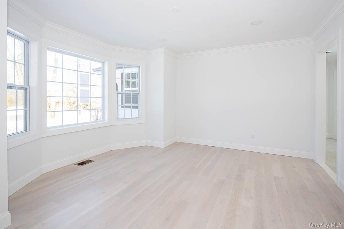 22 Peppermill Lane, Dix Hills, NY 11746