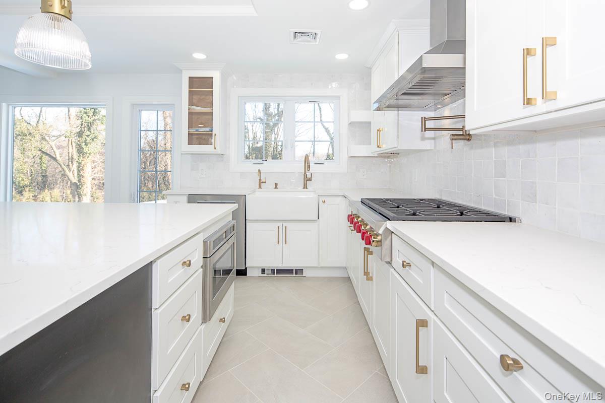 22 Peppermill Lane, Dix Hills, NY 11746