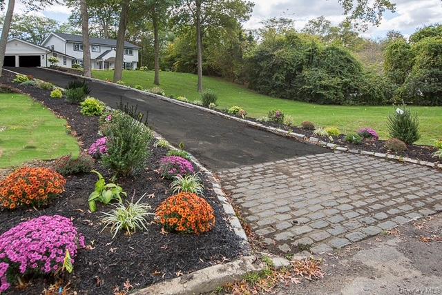 22 Peppermill Lane, Dix Hills, NY 11746