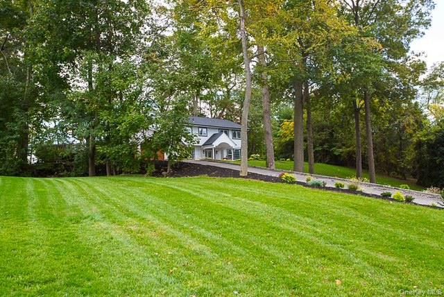 22 Peppermill Lane, Dix Hills, NY 11746