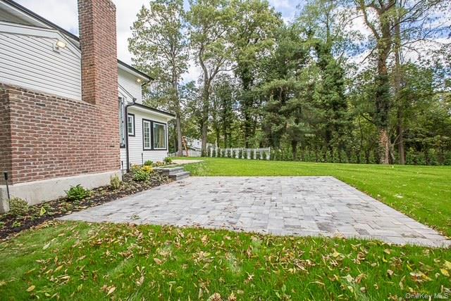 22 Peppermill Lane, Dix Hills, NY 11746