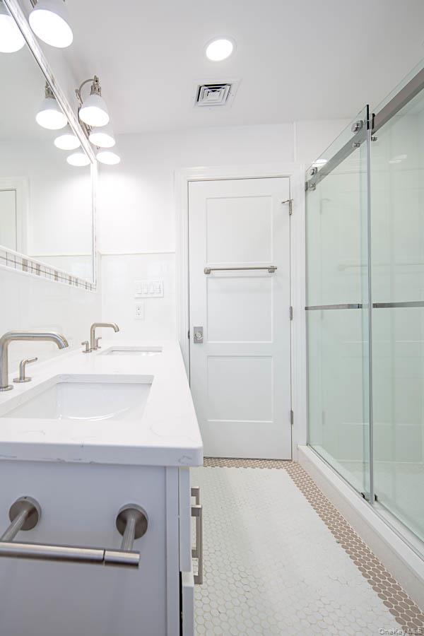 22 Peppermill Lane, Dix Hills, NY 11746