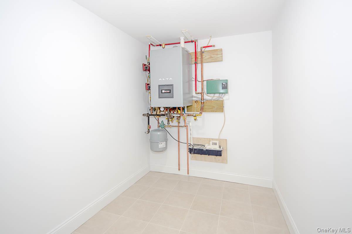 22 Peppermill Lane, Dix Hills, NY 11746