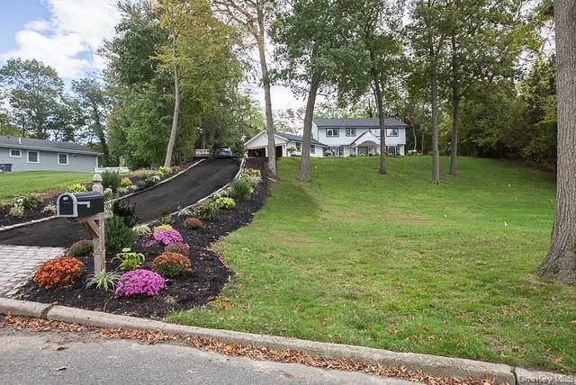 22 Peppermill Lane, Dix Hills, NY 11746