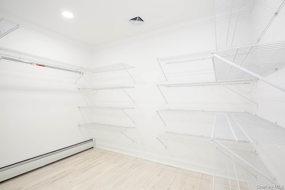 22 Peppermill Lane, Dix Hills, NY 11746