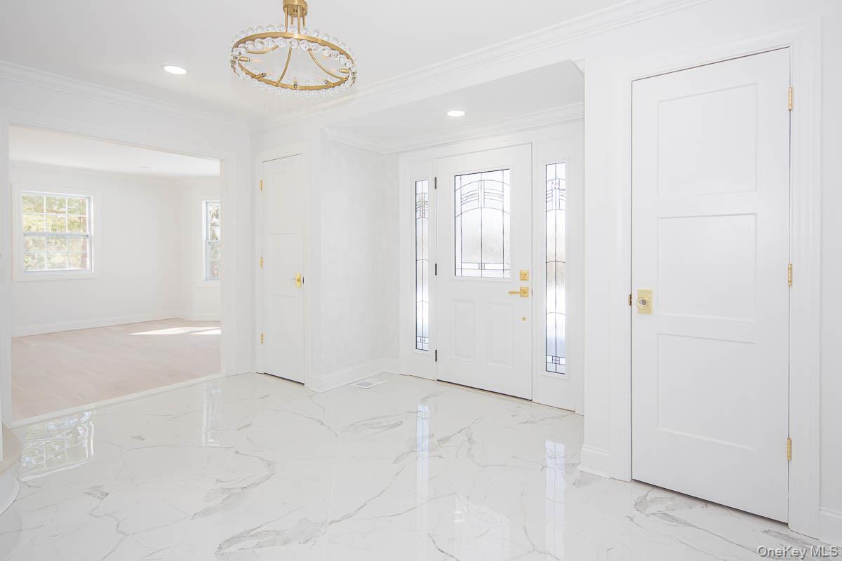 22 Peppermill Lane, Dix Hills, NY 11746