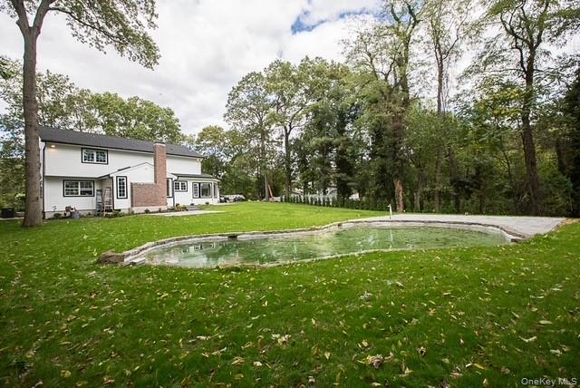 22 Peppermill Lane, Dix Hills, NY 11746