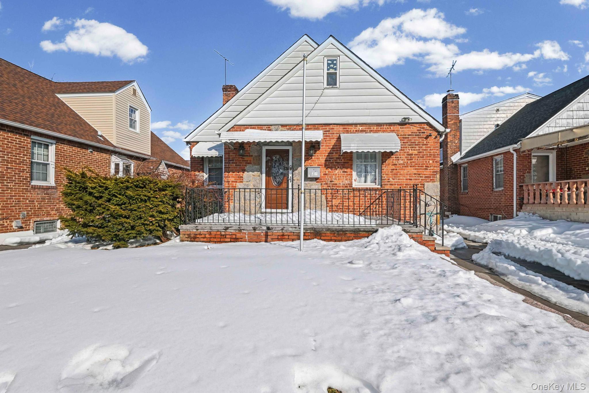 8311 Little Neck Parkway, Glen Oaks, NY 11004