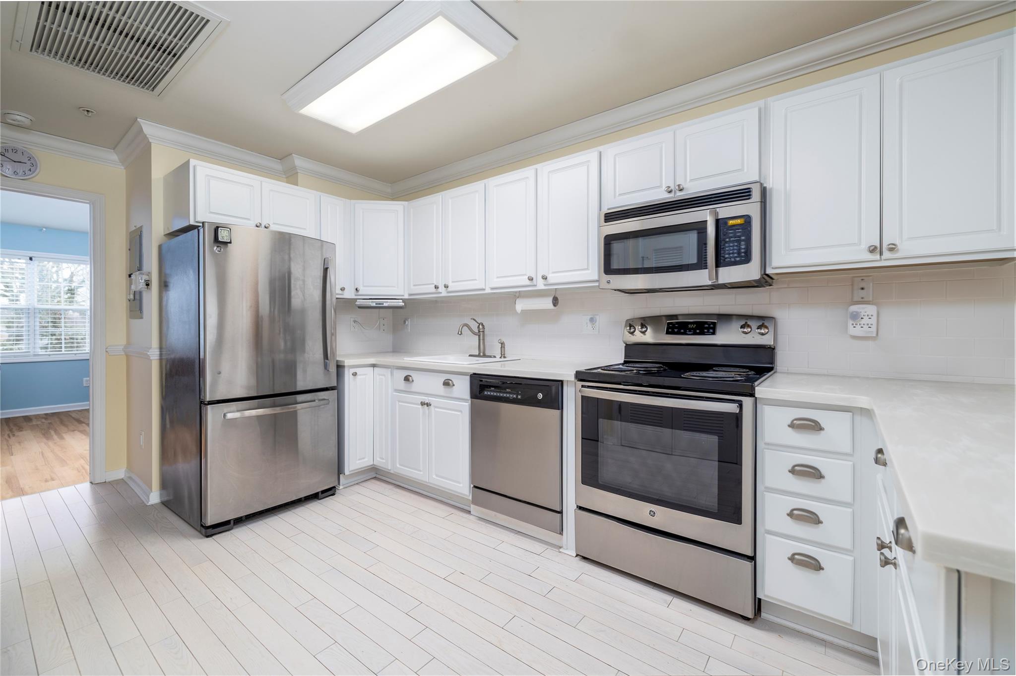 418 Willow Lane, Valley Stream, NY 11580