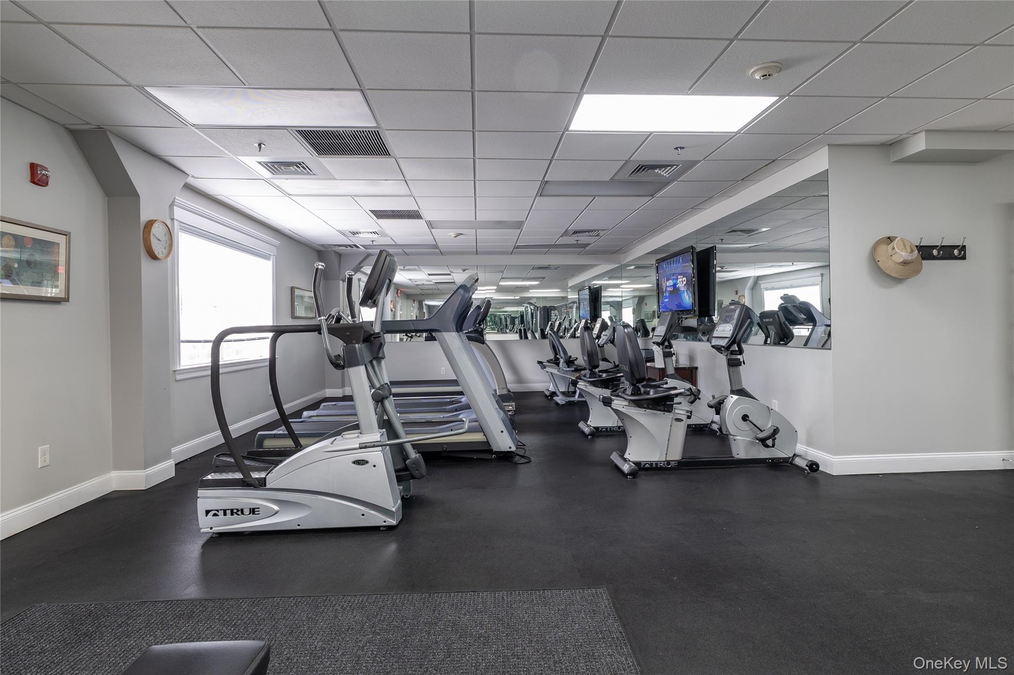 418 Willow Lane, Valley Stream, NY 11580