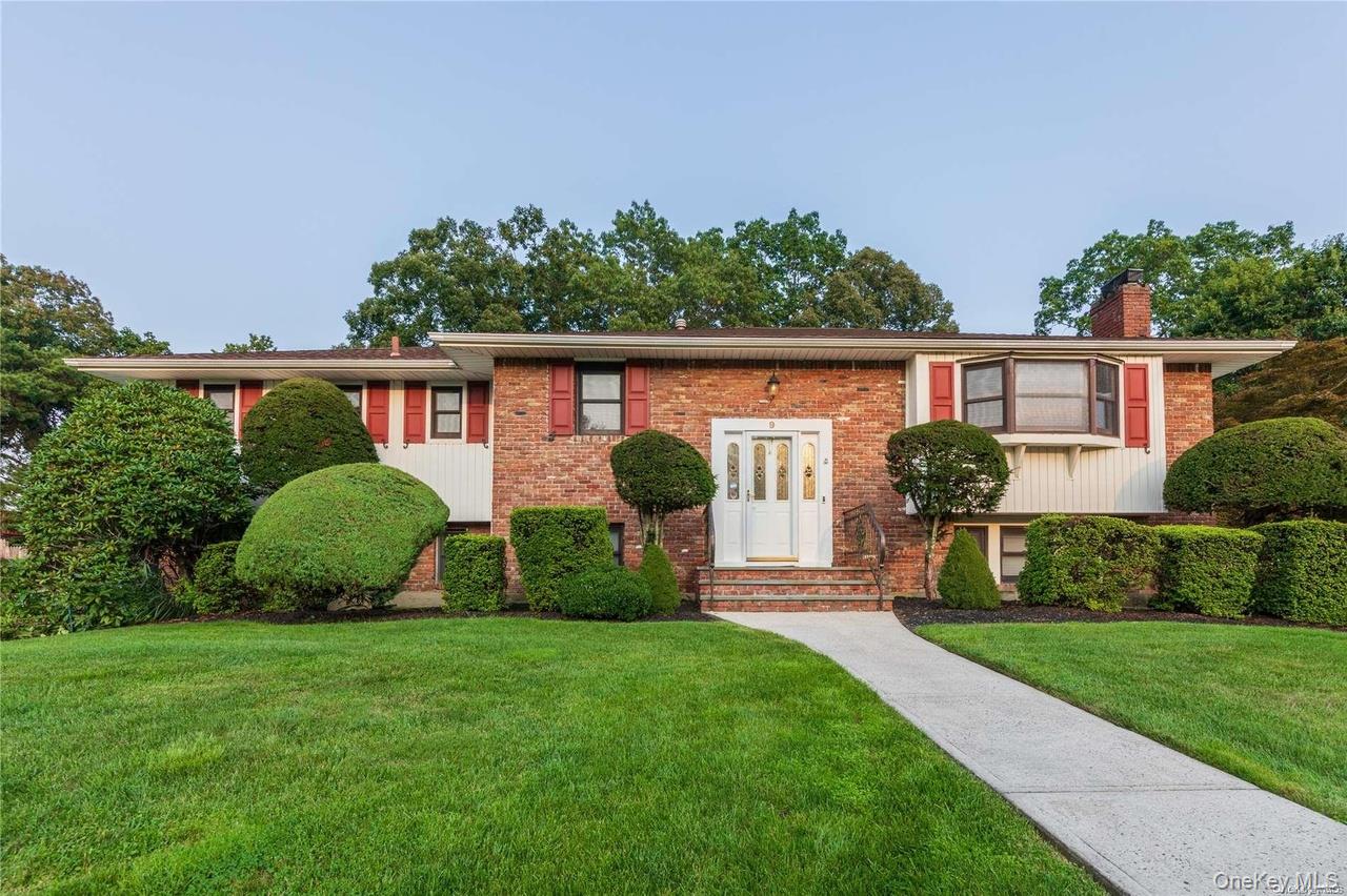 9 Dulce Lane, Dix Hills, NY 11746
