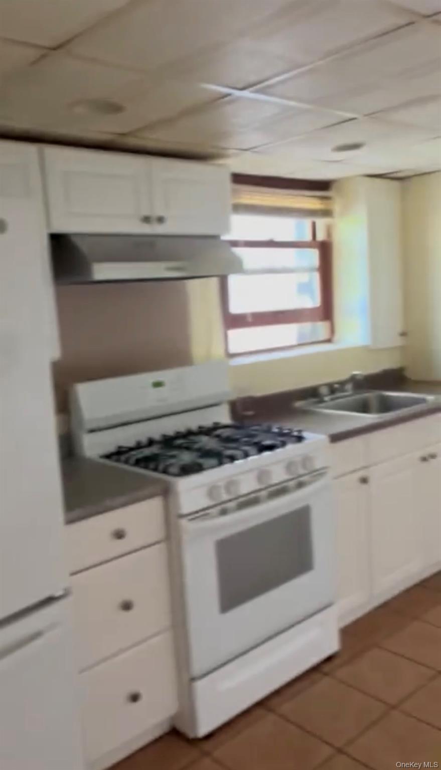 9 Dulce Lane, Dix Hills, NY 11746