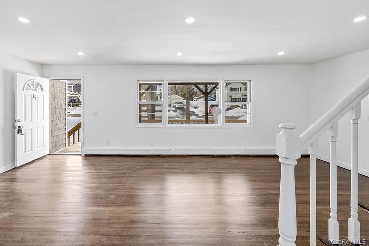 15 Gardiners Road, Sound Beach, NY 11789