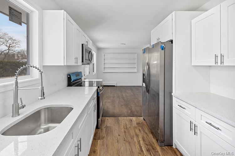 15 Gardiners Road, Sound Beach, NY 11789